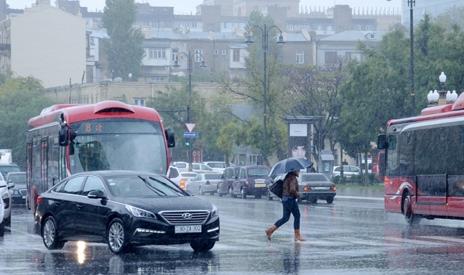 Bakıya yağan güclü yağışla əlaqədar dörd qurum birgə məlumat yaydı