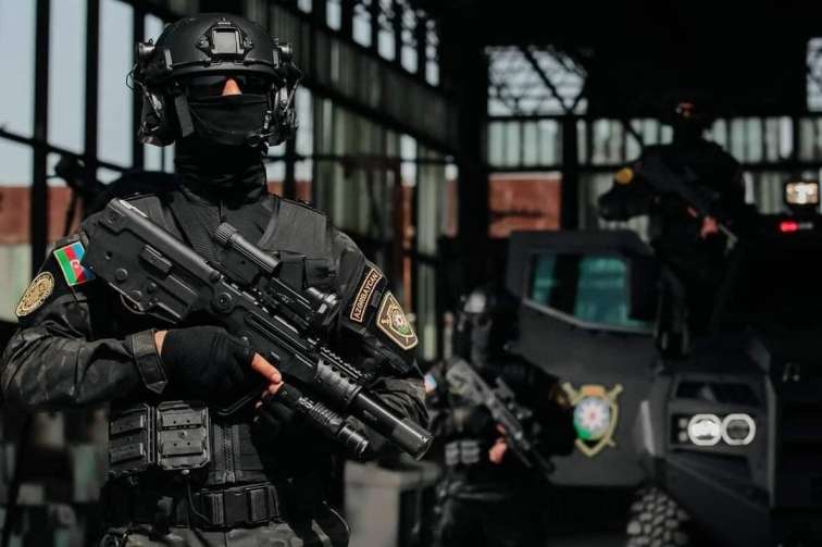 Cinayətkar polisə atəş açdı, zərərsizləşdirildi