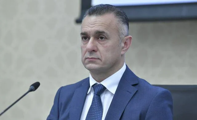 Səhiyyə naziri işdən çıxarıldı, Baş nazirin müavini təyin edildi